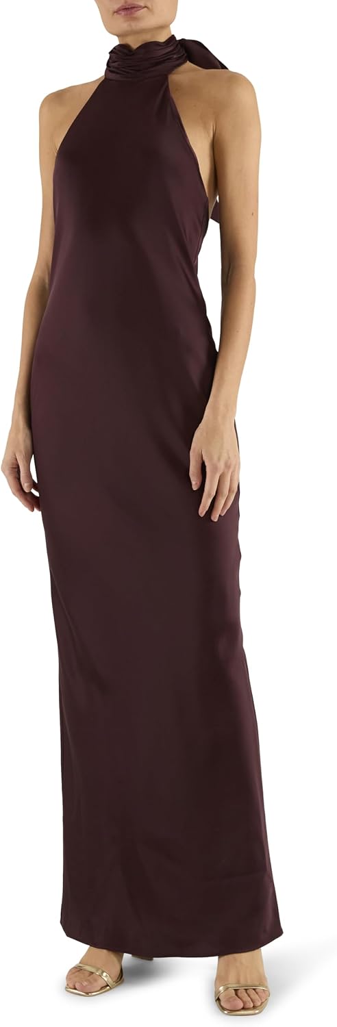 Luxurious Sleeveless Evening Gown with Fluid Silhouette
